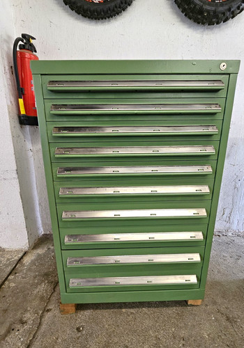 Massiver werkzeugschrank - massiver,